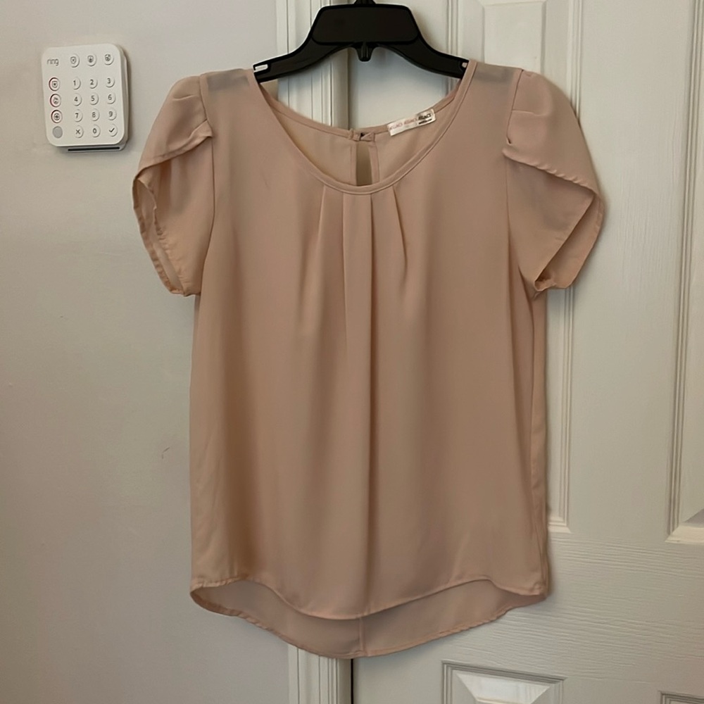 A’GACI Rose Gold Key hole back closure Sheer Flowy Fresh Top Blouse size Medium